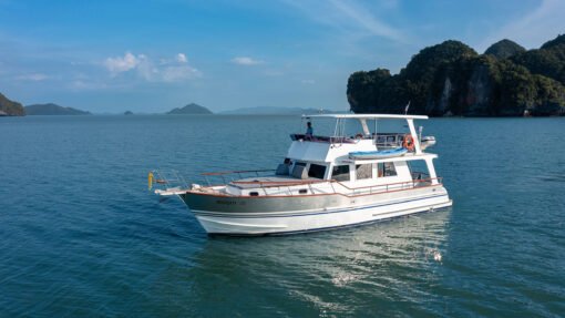 Grand Banks Yacht Cruise